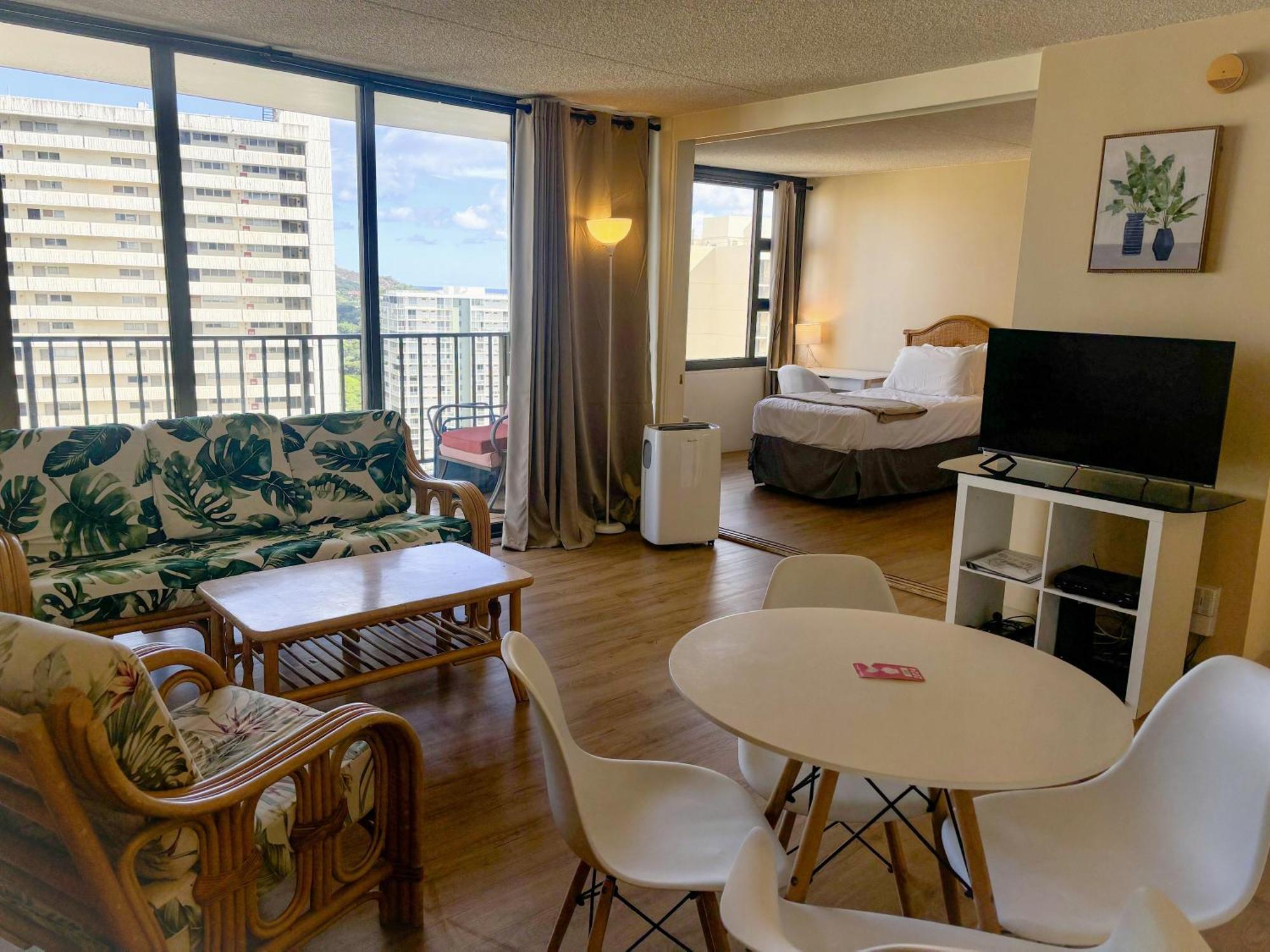 Apartment Waikiki Banyan 2111a